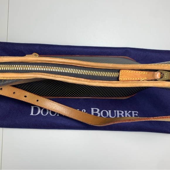 DOONEY & BOURKE | Vintage Shoulder Bag - Picture 6 of 17